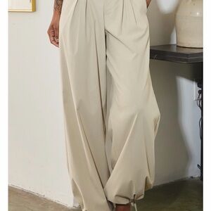 STRETCHY WOVEN PIN-TUCK WIDE LEGGED PANTS